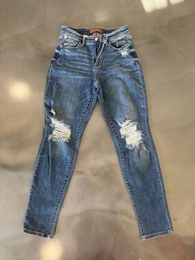 Judy Blue Distressed Boyfriend Jeans in Blue